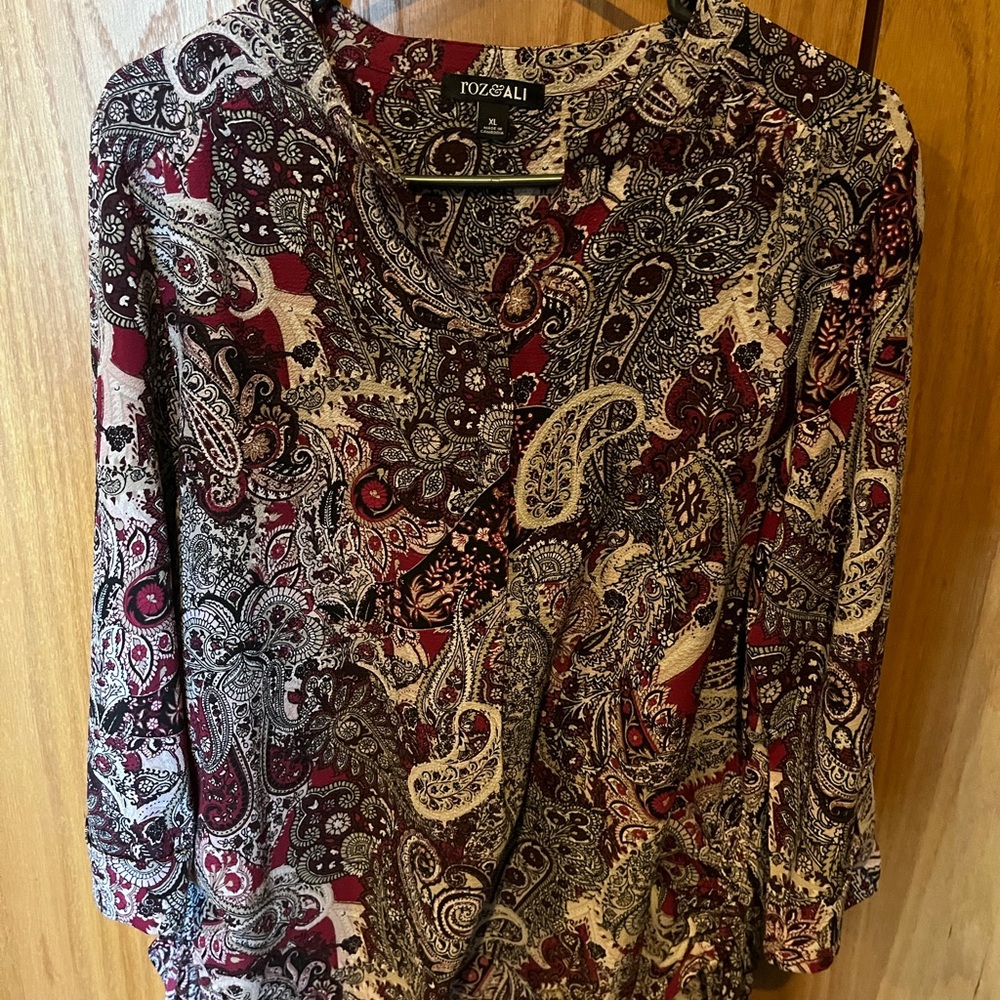 Roz & Ali pullover top.